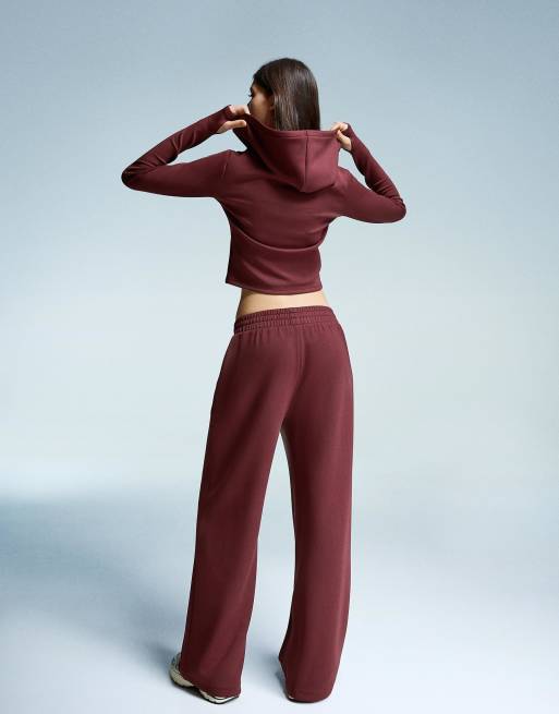 Bershka Soft touch wide-leg trousers in burgundy, 3 of 4