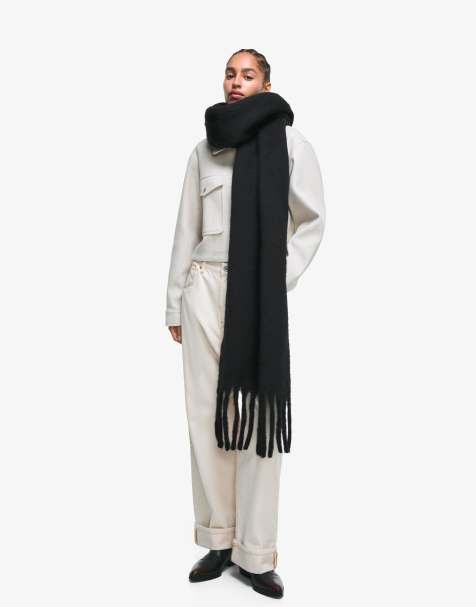 Bershka Solid-coloured scarf in deep black - view 1