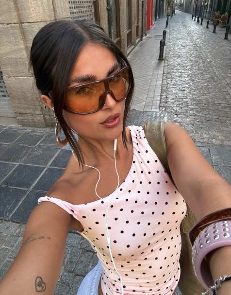 Bershka – Sonnenbrille aus Kunststoff in Braun - view 1