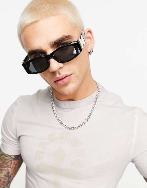 Bershka – Sonnenbrille in Schwarz mit breitem Gestell und Detail in ...