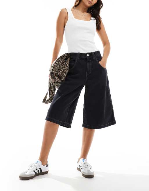 Bershka - Sort, forvasket og posede longline-denimshorts