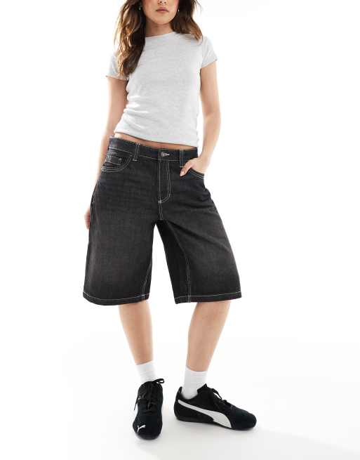 Bershka - Sort, forvasket og posede longline-denimshorts