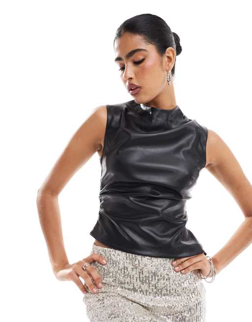 Bershka - Sort og højhalset top i imiteret læder