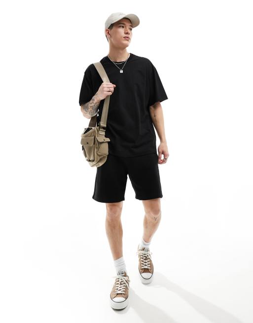 Bershka - Sort sæt med T-shirt i firkantet pasform og shorts