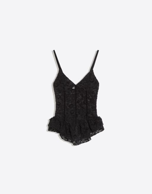 Bershka Spitzen-Top mit Rüschen und Trägern in Schwarz, 5 von 5