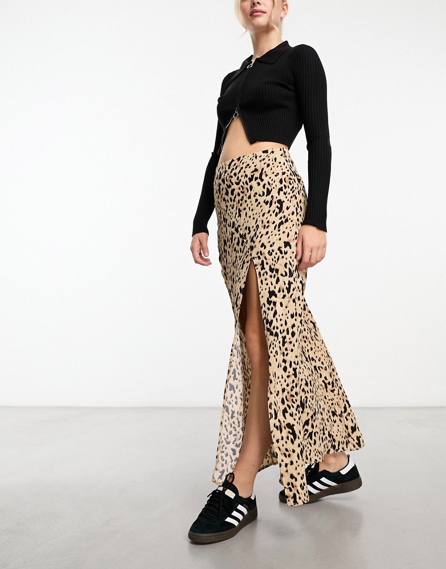 Bershka split front midi skirt in leopard print-Multi