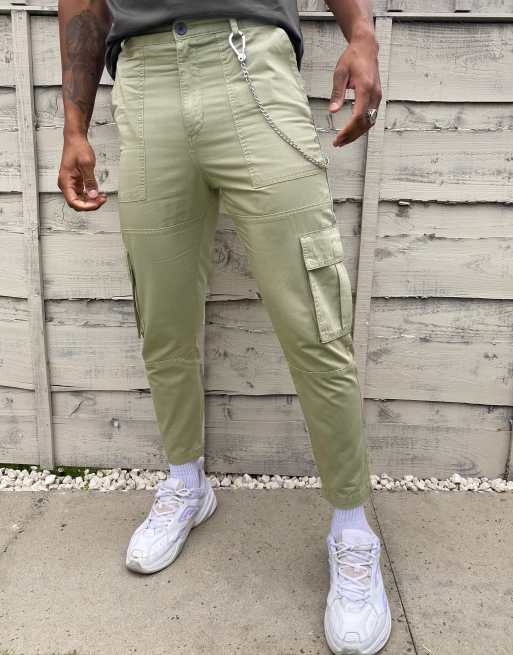 Bershka – Spodnie bojówki w kolorze khaki z łańcuszkiem