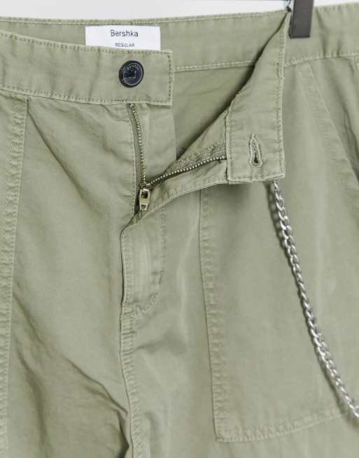 Bershka – Spodnie bojówki w kolorze khaki z łańcuszkiem, 3 z 4