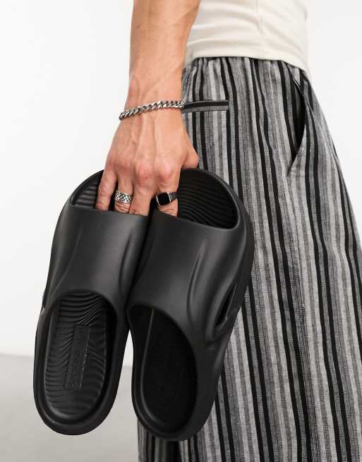 Bershka sports slides in black | ASOS