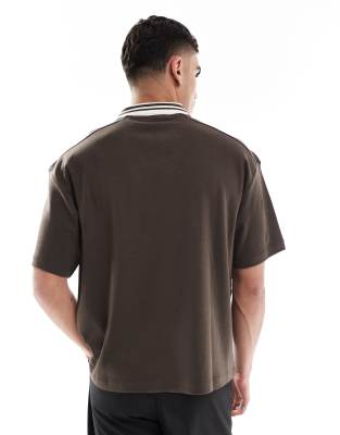 Bershka - Sports - T-shirt marrone con stampa rétro