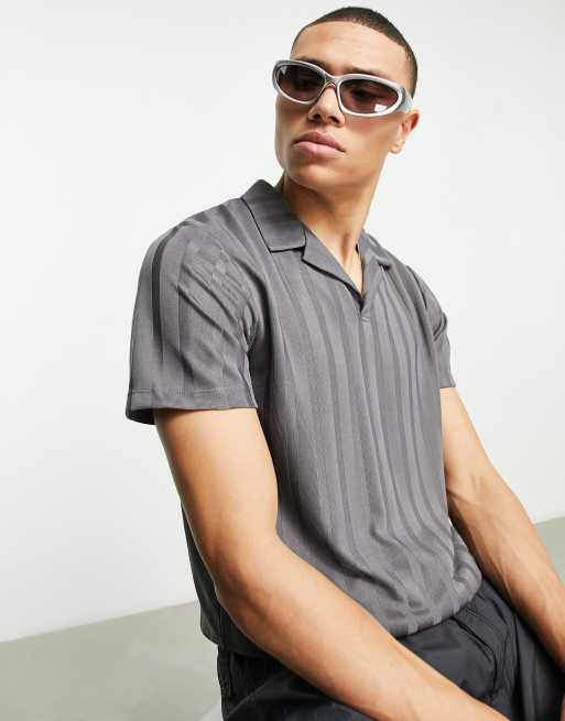 Bershka – Srebrne okulary przeciwsłoneczne w sportowym stylu, 4 z 4