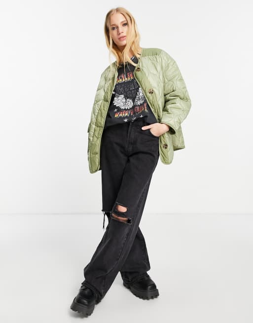 Bershka – Steppjacke mit abfallendem Saum in Khaki, 3 von 4