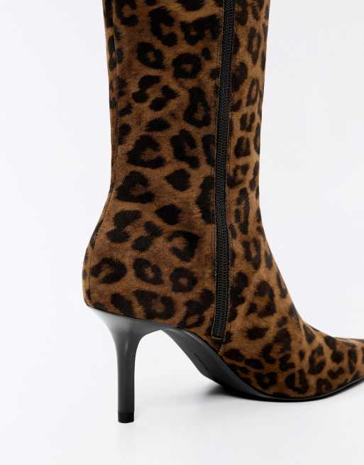 Bershka Stiefel mit Absatz und Tiermuster in Braun, 3 von 7