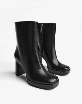 Bershka - Stiefeletten in Schwarz mit Plateausohle und hohem Absatz