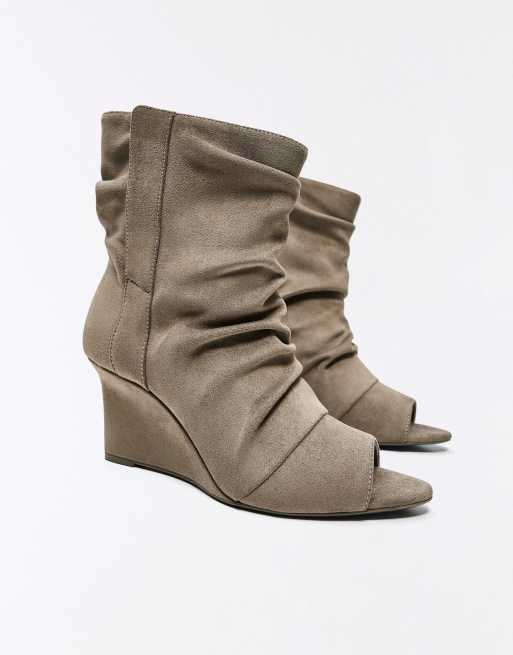Bershka stivaletti morbidi alla caviglia in beige, 5 di 6