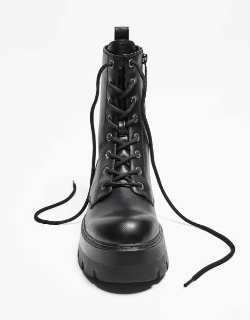 Bershka Stivaletti stringati neri con suola a carrarmato ASOS