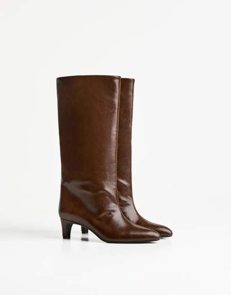 Bershka - Stivali con tacco alto marroni ampi sulla gamba - view 1