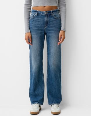 Bershka - Straight-Fit-Jeans in Jeansblau