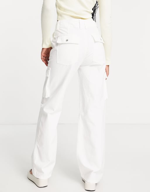 Bershka straight leg cargo trouser in white, 2 of 4
