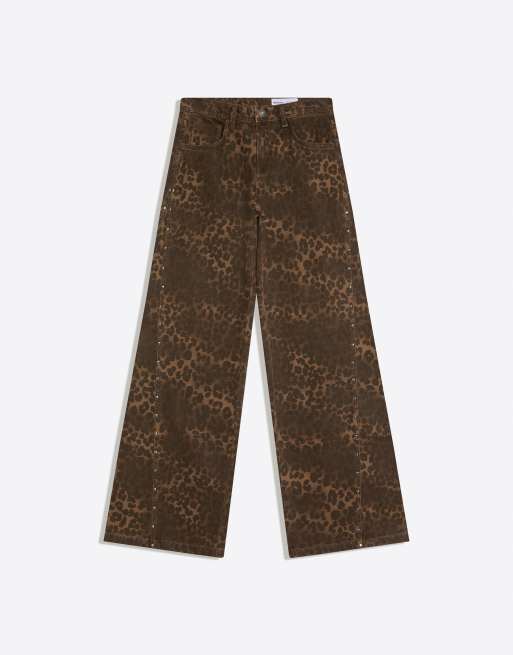 Bershka Straight-leg twill trousers in brown, 4 of 4