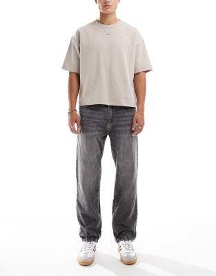 straight vintage jean in washed gray