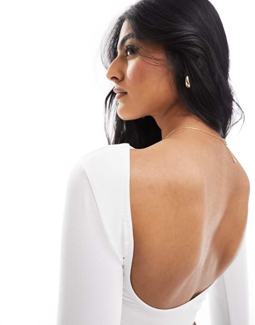 Bershka Strakke top met schuine hals, lage rug en lange mouwen