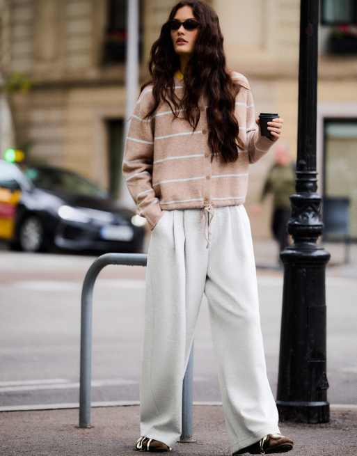 Bershka stribet strikket cardigan med rund hals i beige, 4 af 5