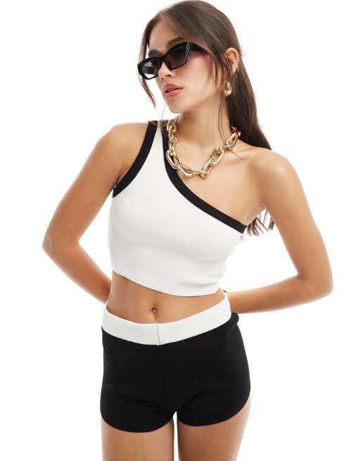 Bershka – Strick-Oberteil mit One-Shoulder-Träger in Ecru mit kontrastierender Paspelierung in Schwarz