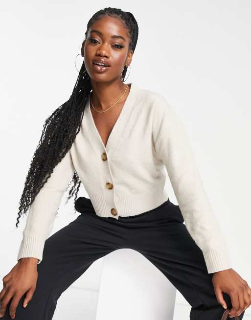 Bershka – Strickjacke in Sand mit Knopfleiste