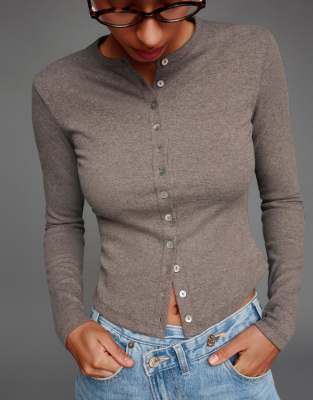 Bershka - Strickjacke in Steingrau mit Knopfleiste-Neutral