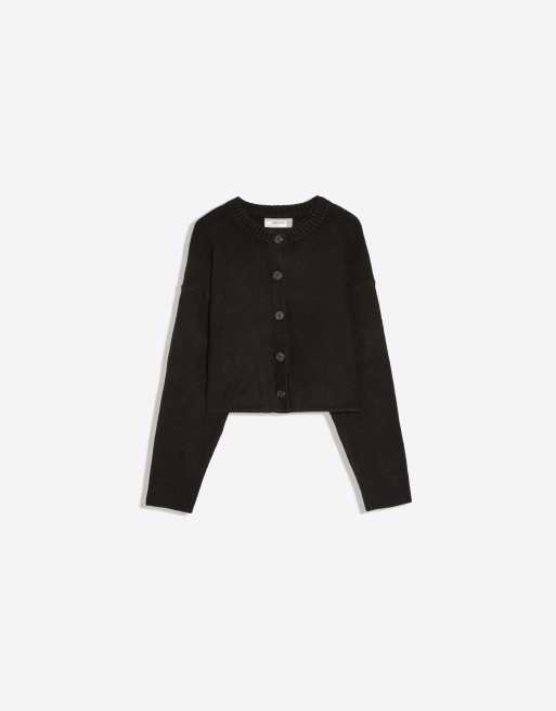 Bershka Strickjacke mit Rundhalsausschnitt und Knopfleiste in Schwarz, 5 von 5