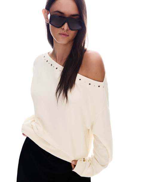 Bershka – Strickpullover in Ecru mit Nietenbesatz - view 1