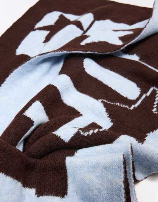 Bershka Strickschal mit Grafikprint in Weiß, 2 von 4