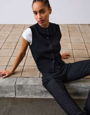 Bershka - Strickweste in Schwarz mit Knopfleiste