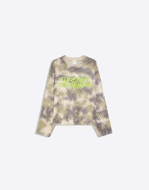 Bershka striktrøje med print og rund hals i khaki, 5 af 6