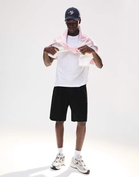 Bershka – Strukturierte, flauschige Bermudashorts in Schwarz - view 1