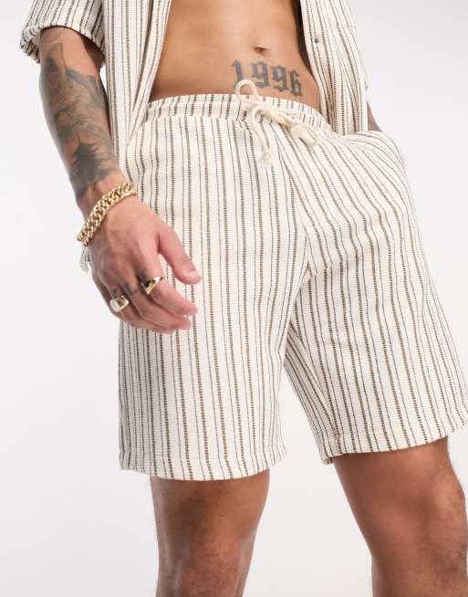 Bershka – Strukturierte Shorts in Ecru mit Streifen, Kombiteil