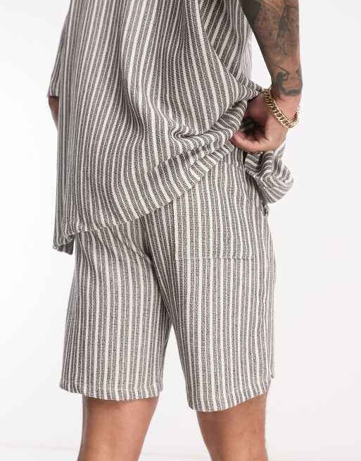 Bershka – Strukturierte Shorts in Grau mit Streifen, Kombiteil, 2 von 4