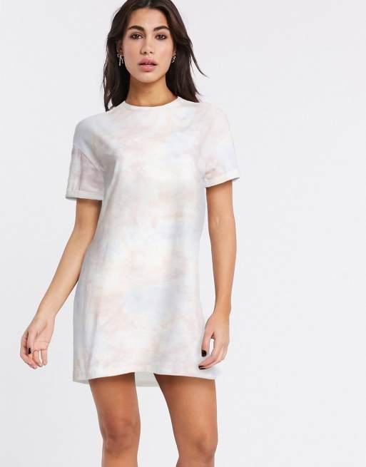 Bershka – Sukienka t-shirtowa z efektem tie dye