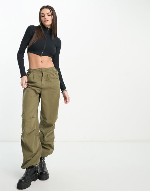 Bershka - Super-cropped top med lynlås i sort, 2 af 4