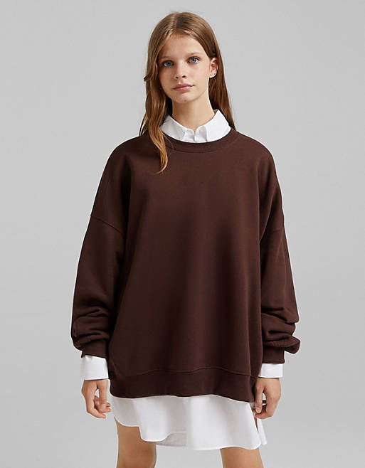 Overtreden paniek Invloedrijk Bershka super oversized sweatshirt in brown | ASOS