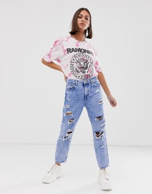 mom jeans with t shirt