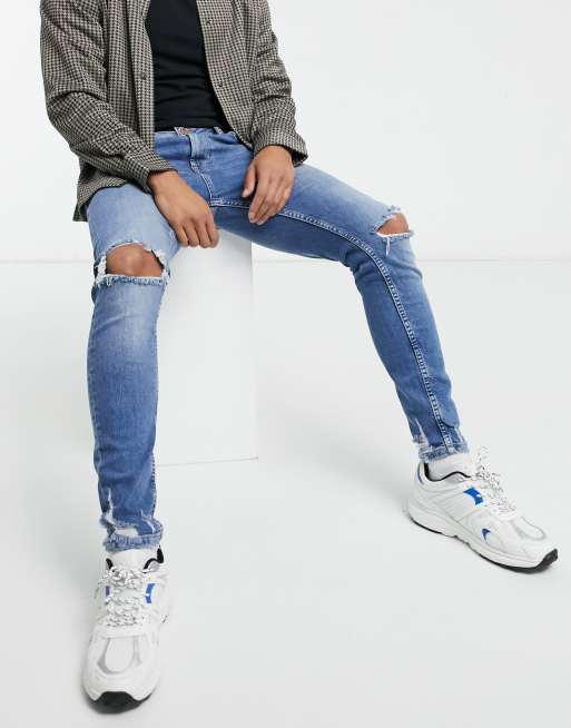 Bershka– Super-Skinny-Jeans in Hellblau mit Zierrissen