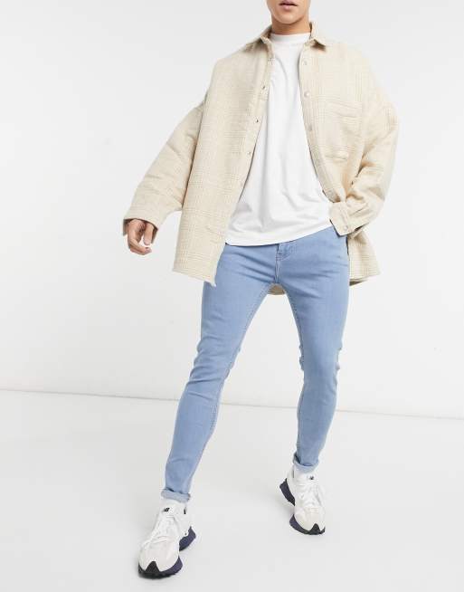 Bershka – Supereng geschnittene Jeans in Mittelblau