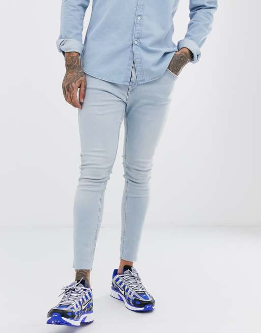Bershka – Superenge Skinny-Jeans in verwaschenem Hellblau