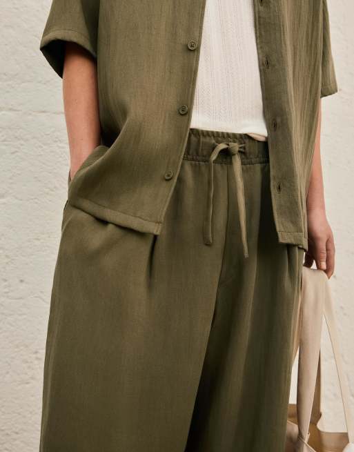 Bershka – Superweite, rustikale Hose in Khaki, 3 von 4
