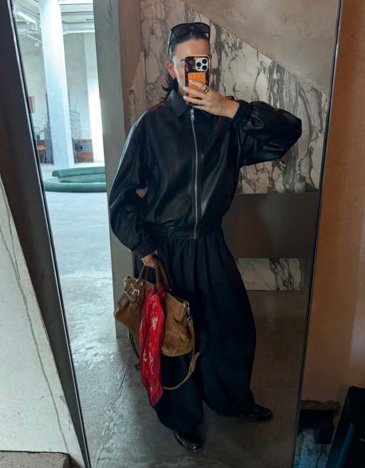 Bershka – Svart jacka i oversize av läderimitation, 3 av 4