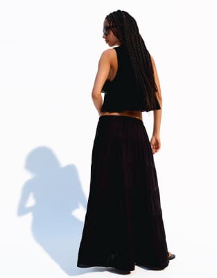Bershka – Svart, krinklad midikjol - view 1