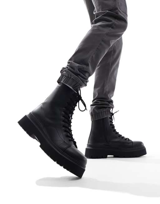 Bershka – Svart militärboots med snörning 