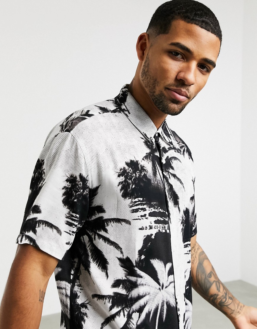 Bershka – Svart skjorta med palmmönster